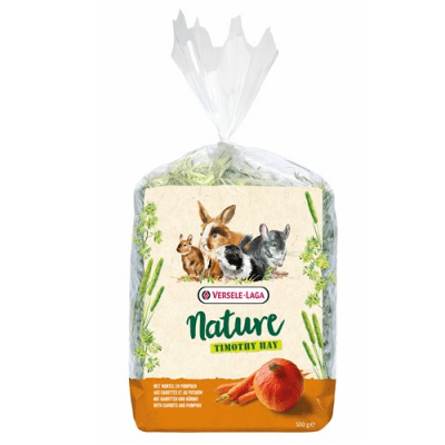 Versale laga  Nature Timothy Hay Carrot & Pumpkin – Сено за гризачи ливадна тимотейка, обогатено с моркови и тиква, 500гр
