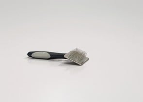 Четка за разресване с метални зъбци