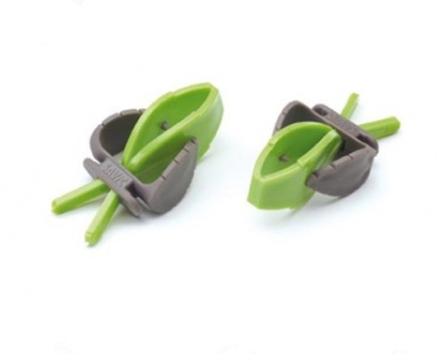 Щипки SAVIC 2бр., за закрепване на лакомства и снаксове към клетки за птици и гризачи