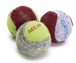 Топка в цветна юта