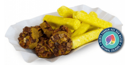 Допълваща храна за кучета във формата на  къри наденица с пържени картофи за нашите домашни любимци. 