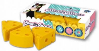 Допълваща храна за кучета във формата на сирене.