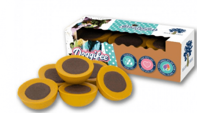 Допълваща храна за кучета във формата на шоколадови бонбони.