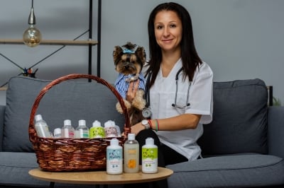 Д-р Русева с кучето Тими