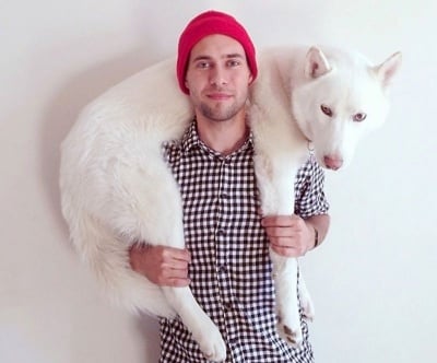 Джон и неговият Вълк сред дивата природа