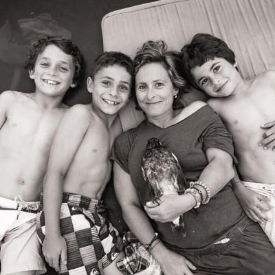 Свраката Пингвин - удивително умният и обичан домашен любимец на семейство Блум