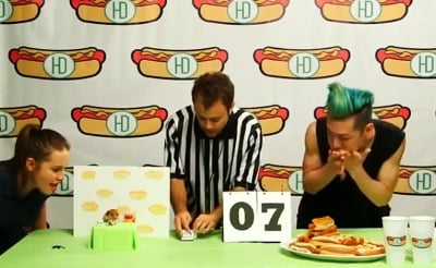 Хамстер побеждава японец в състезание по бързо хранене