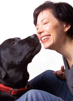 Обучение на кучето: Урок №18. Научете кучето да дава целувка