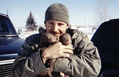 Кейси Андерсън с малки меченца