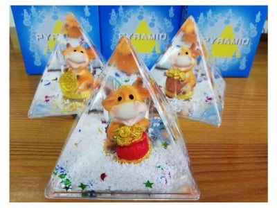 ПИРАМИДА СЪС СИМВОЛ БИК / ВОЛ - за привличане на финансово благополучие