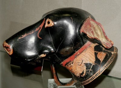 Старогръцки ритон с форма на кучешка глава