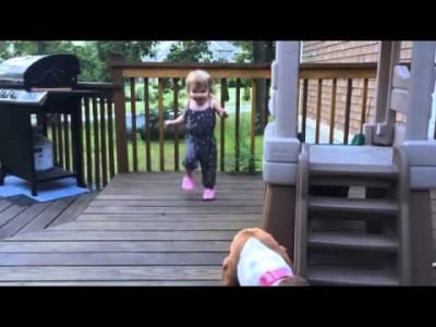 Танцуващо момиченце и басет стават новите звезди на YouTube 