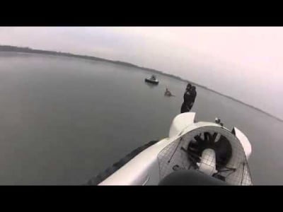 Баща и син спасяват елени от заледено езеро