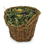 Върбова кошница със сено