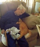 Дядо с котката си