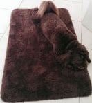 Кафяв пудел на кафява постелка