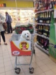 Пазаруване в супермаркет с куче