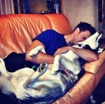 Рокси и Майк на дивана